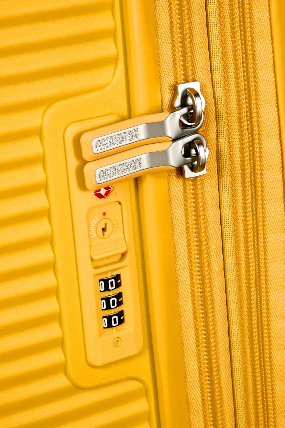 American Tourister Soundbox 67cm - Mellanstor Expanderbar Golden Yellow