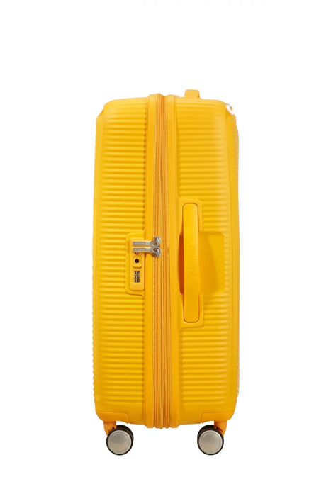 American Tourister Soundbox 67cm - Mellanstor Expanderbar Golden Yellow