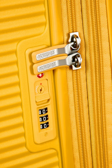 American Tourister Soundbox 67cm - Mellanstor Expanderbar Golden Yellow
