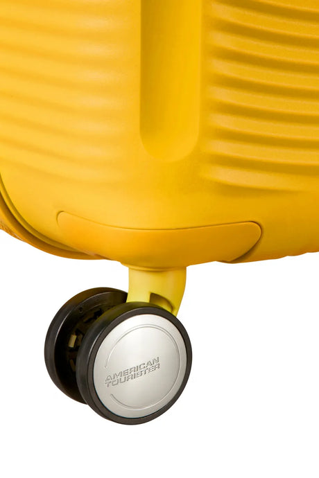 American Tourister Soundbox 67cm - Mellanstor Expanderbar Golden Yellow